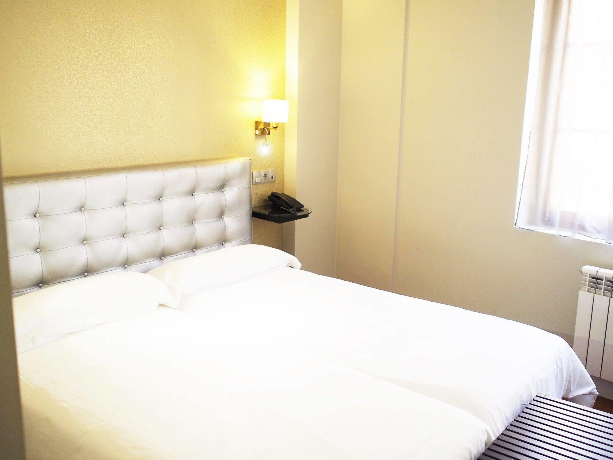 Hotel Rosal オビエド エクステリア 写真