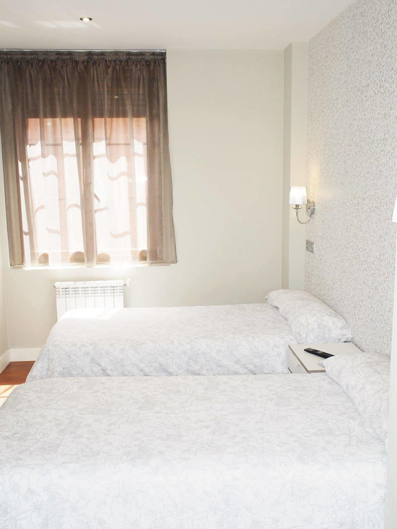 Hotel Rosal オビエド エクステリア 写真